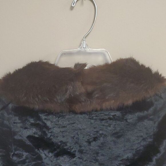 STYLED BY WINTER Vintage Fur Coat - Size Large - Picture 4 of 7